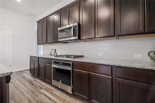 Building Photo - 708 Sunny Ridge Dr