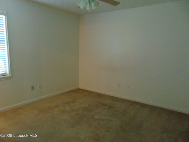 Building Photo - 4638 Erskine St