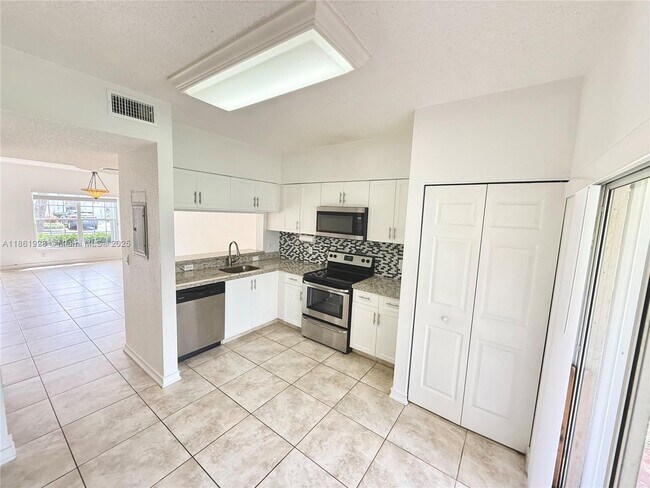 Building Photo - 70 Whitehead Cir