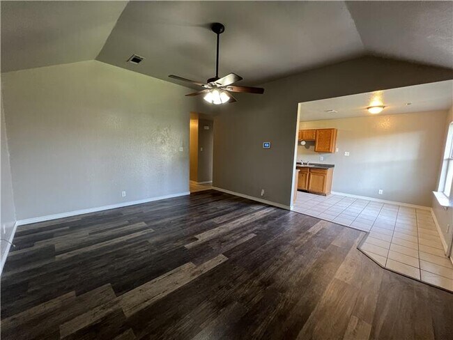 Building Photo - 3607 Crescent Dr