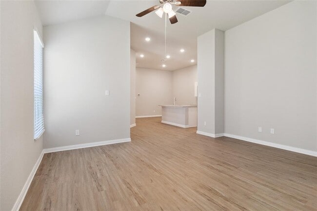 Building Photo - 414 Cross Barn Blvd