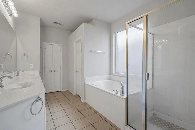 Building Photo - 6200 Melanie Dr