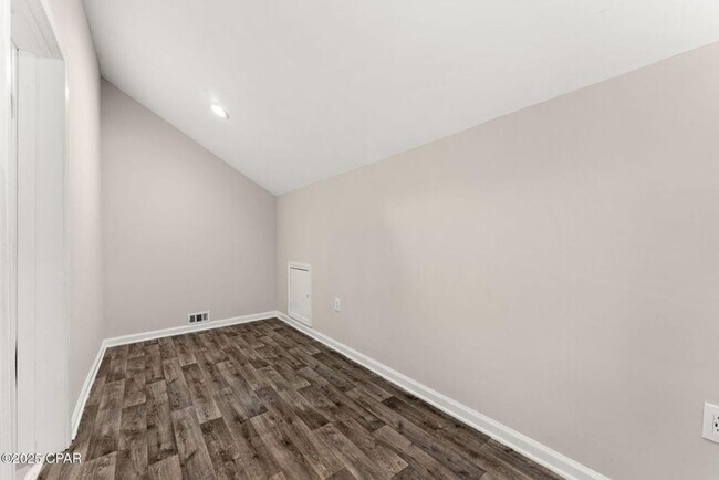 Building Photo - Beautiful Home w/ Modern Upgrades on Half an Acre – Ideal for Long-Term Rental!