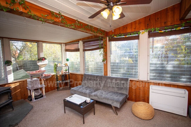 Building Photo - 403 University Blvd