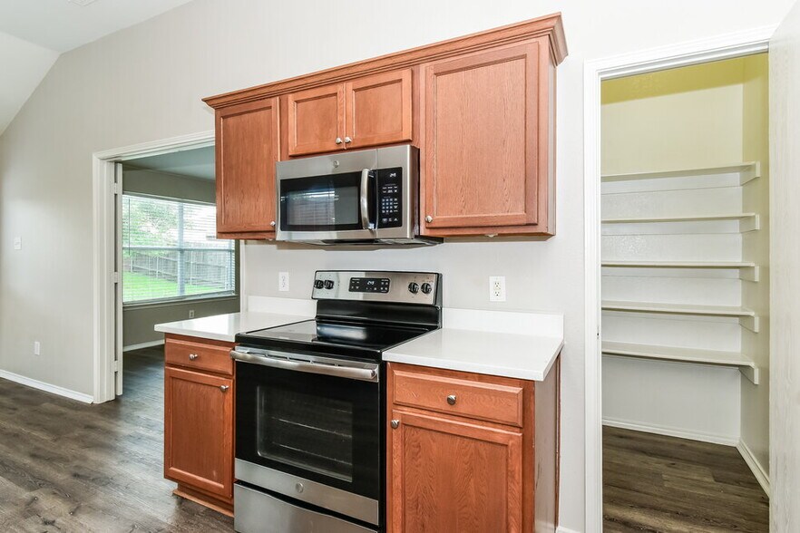 Building Photo - 1328 Riviera Dr