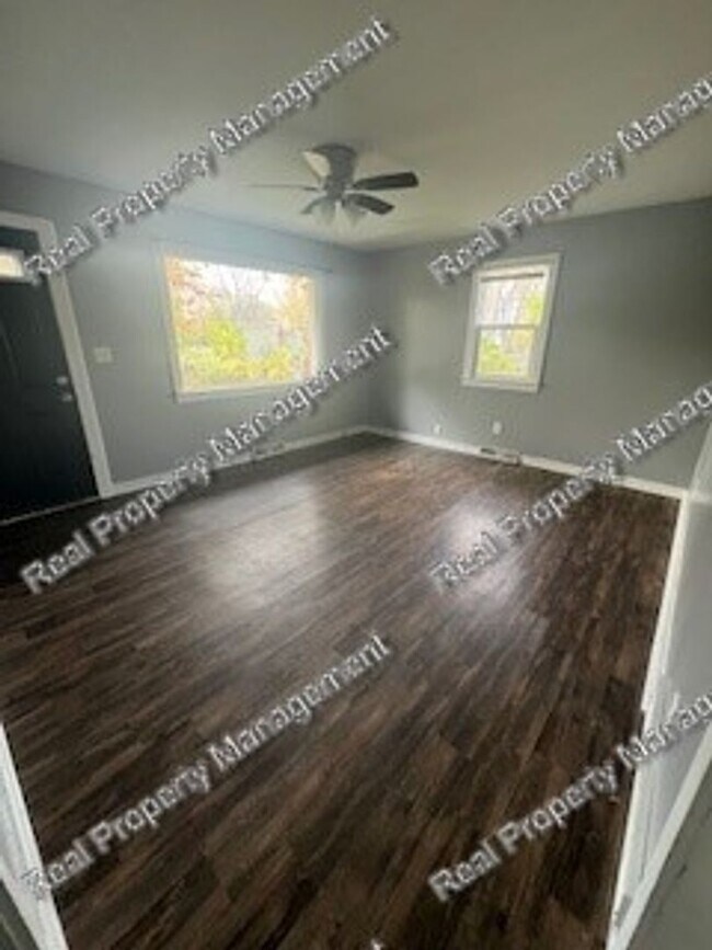Building Photo - Two bedroom duplex