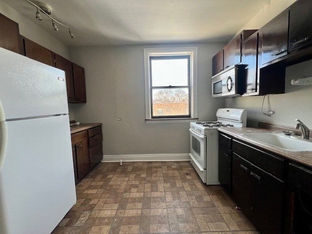 Building Photo - 7129 N Oakley Ave