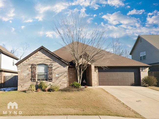 Building Photo - 102 NE Larkspur Ln