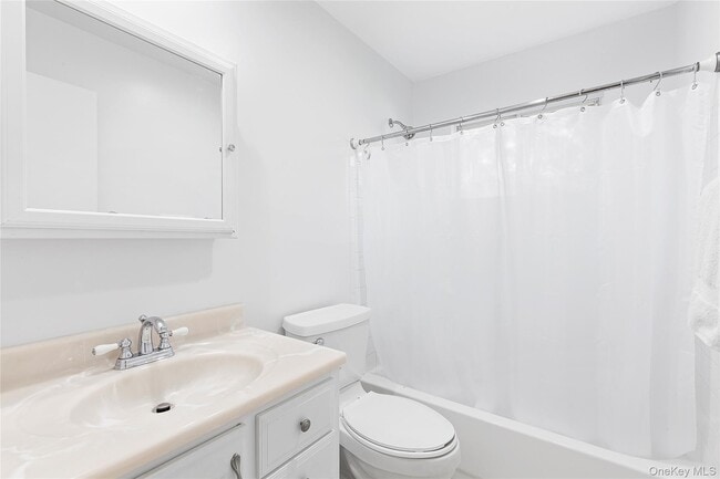 Building Photo - 26 Wintergreen Way