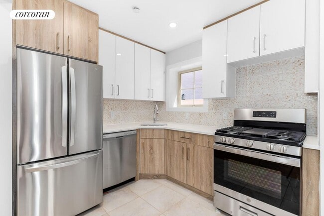 Primary Photo - 2416 E 15th St