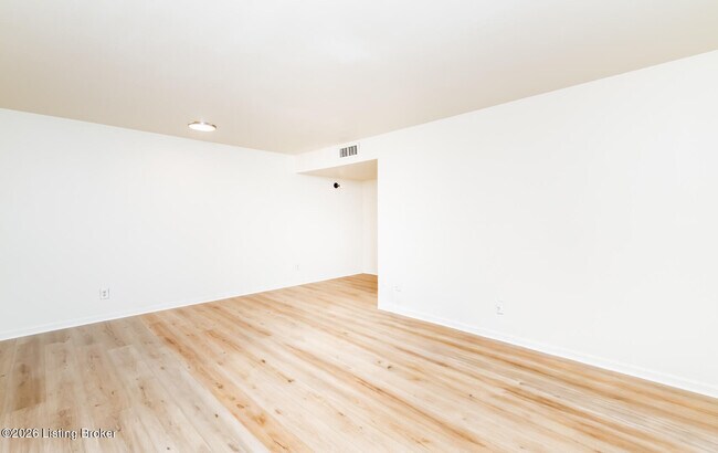 Building Photo - 2515 Brownsboro Rd