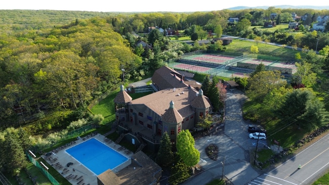 Building Photo - 224 Maple Ridge Dr