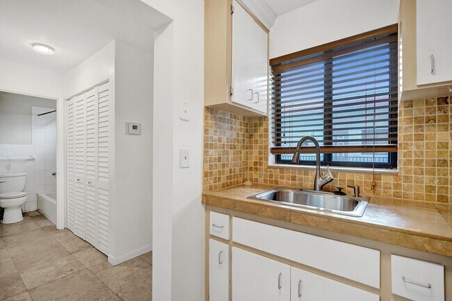 Building Photo - 2514 Taylor St