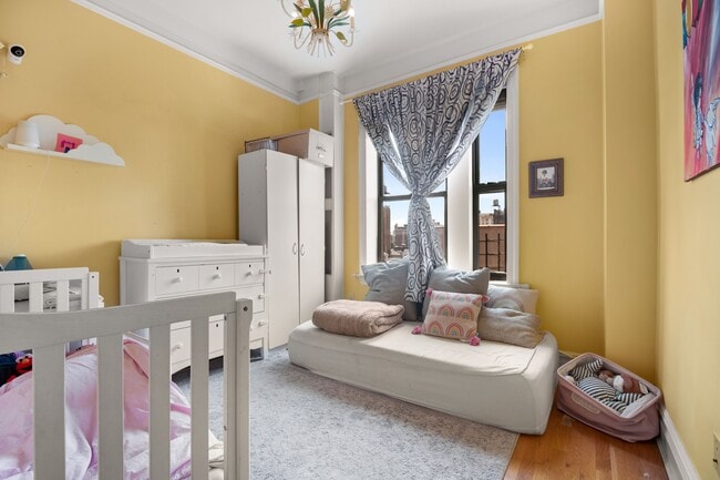 Building Photo - 514 W 110th St