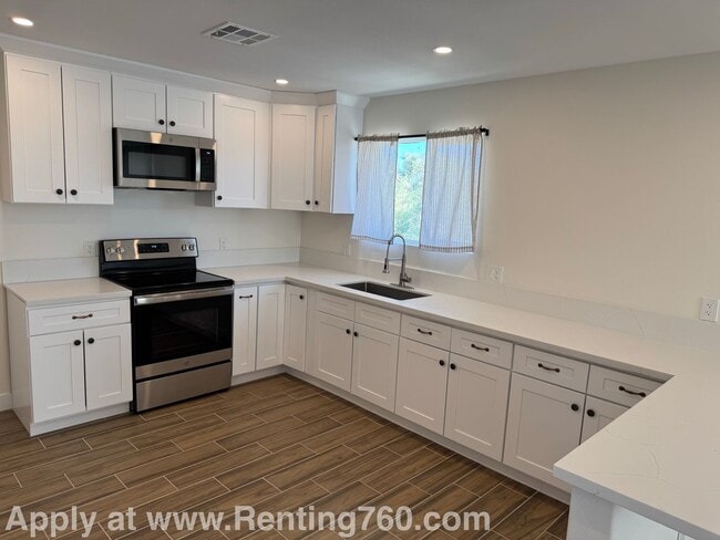 Building Photo - 2 Updated Homes on 1 Property!