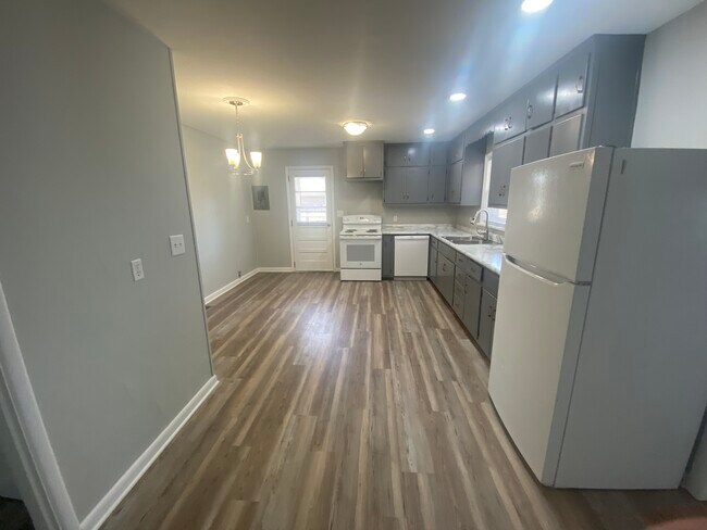 Building Photo - 919 George Madison Dr