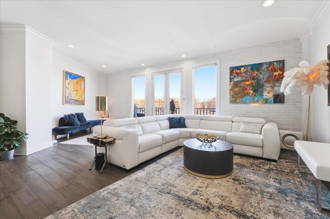 Building Photo - 109 Shearwater Ct E