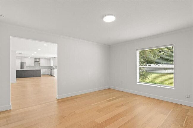 Building Photo - 5947 Ridge Lake Cir