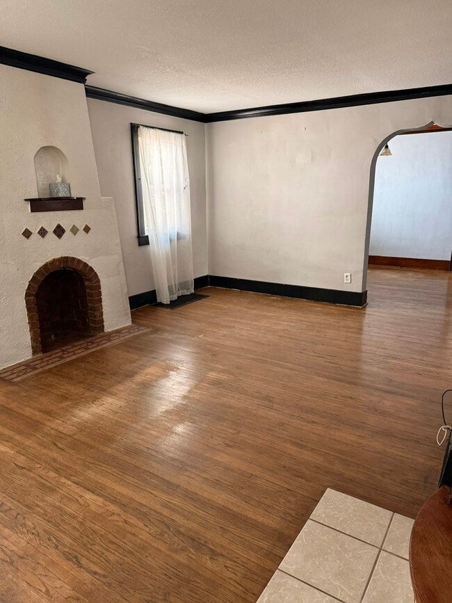 Building Photo - 1653 W Forest Ave