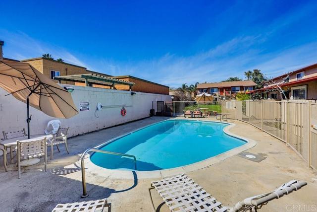 Building Photo - 1025 Estes St