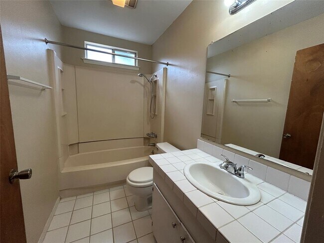 Building Photo - 3902 Beaconsdale Dr