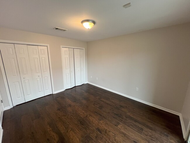 Building Photo - 4 bedroom, 3 bathroom townhouse located in...