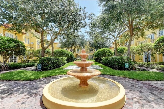 Building Photo - 545 NE 69th Cir