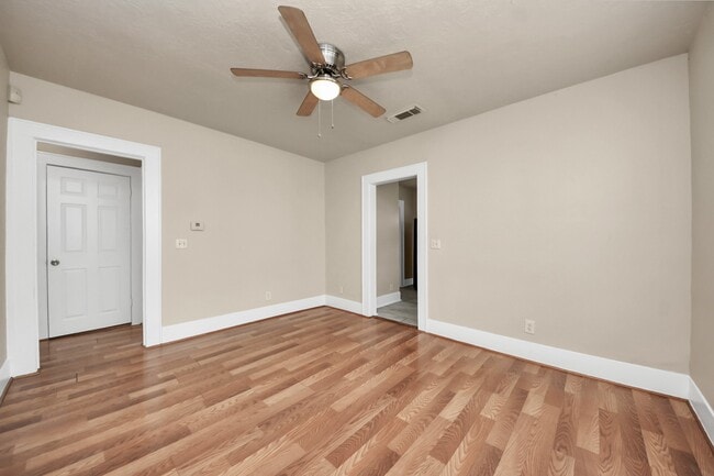 Building Photo - 201 W Pitts Ave