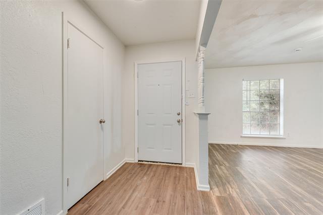 Building Photo - 2529 Belhaven Dr