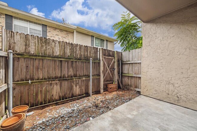 Building Photo - 5001 Lamonte Ln