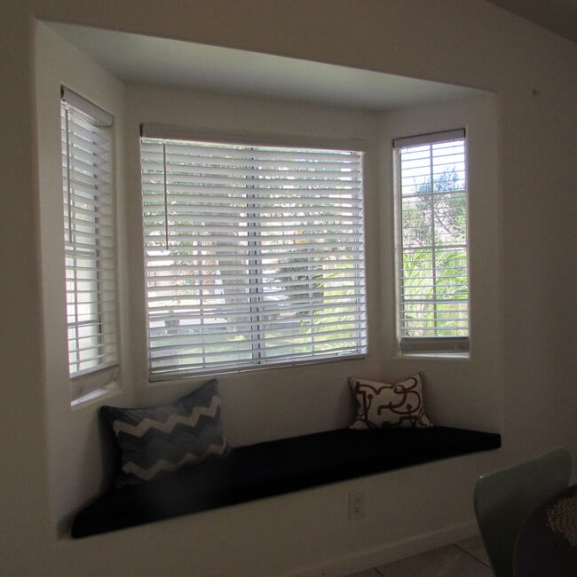 Building Photo - 51240 Avenida Velasco