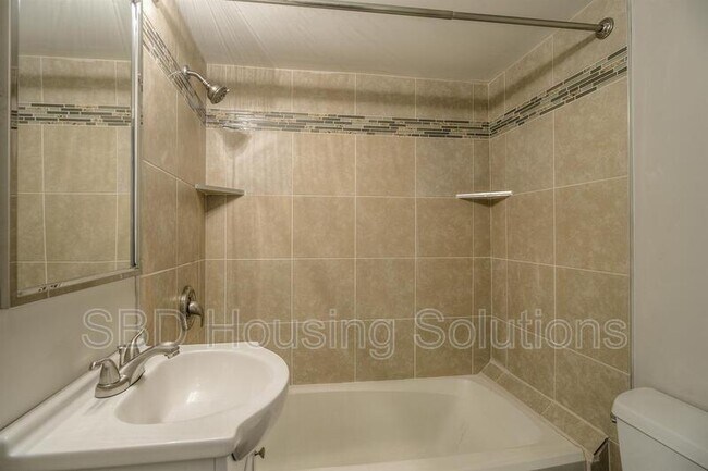 Building Photo - 528 S Arlington Ave