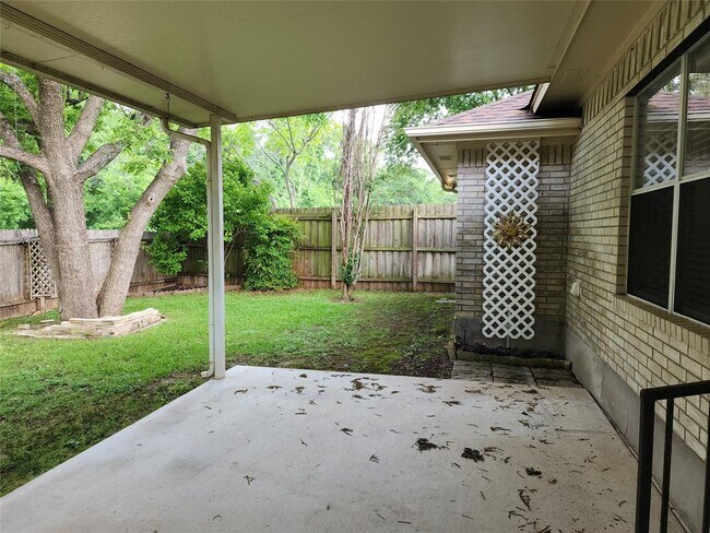 Building Photo - 2600 Willow Way