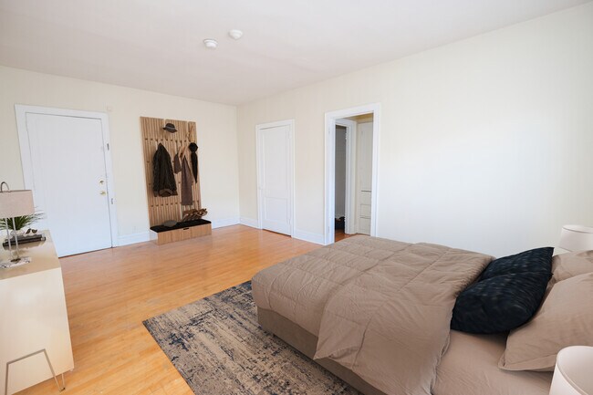 Building Photo - James Apartments | 2886