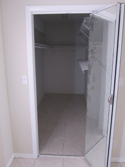 Building Photo - 1306 S 29th Ave