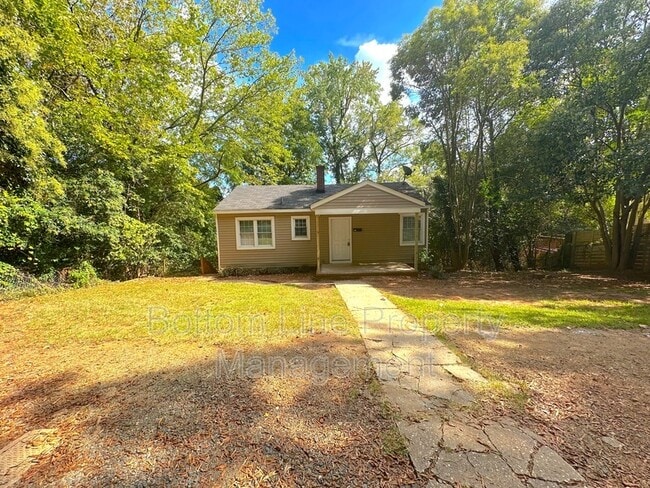 Primary Photo - 2438 Columbus Cir