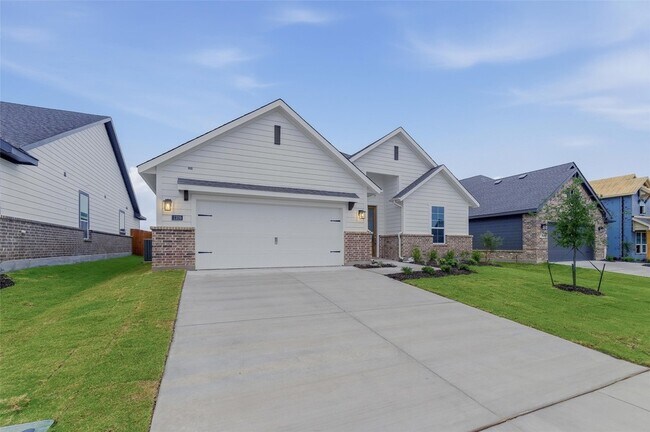 Building Photo - 1329 Frio Dr