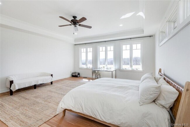 Building Photo - 121 Quaker Hill Rd