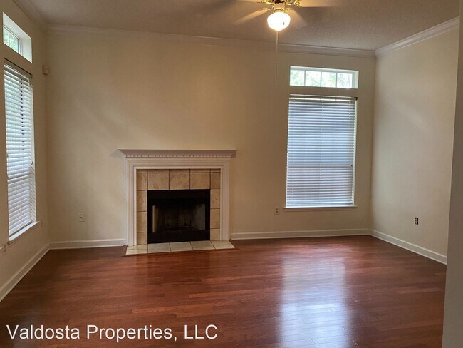 Building Photo - 2502B Jerry Jones Dr