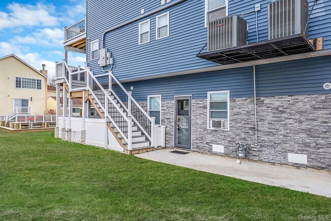 Building Photo - 449 Nassau Ave