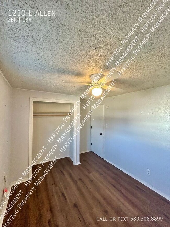 Building Photo - 1210 E Allen-