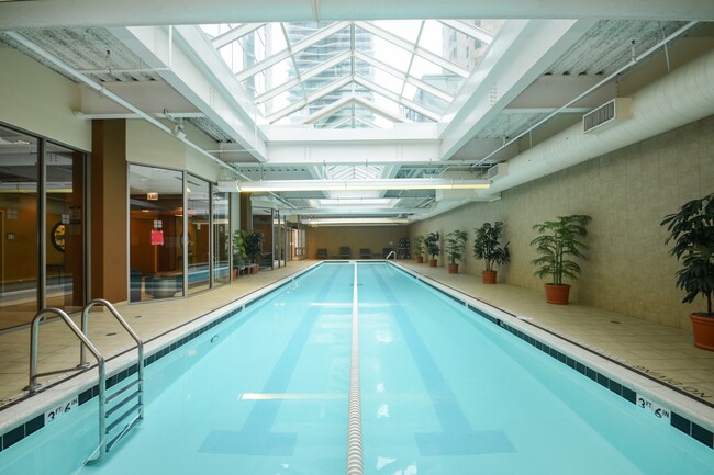 Building Photo - 222 N Columbus Dr