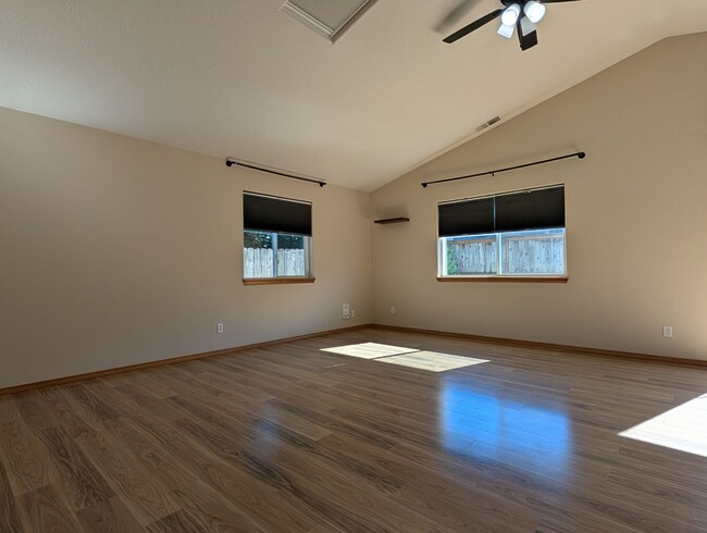 Building Photo - Great 3bed/2 bath home in Springfield!