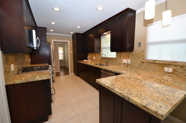 Building Photo - 4009 Nenana Dr