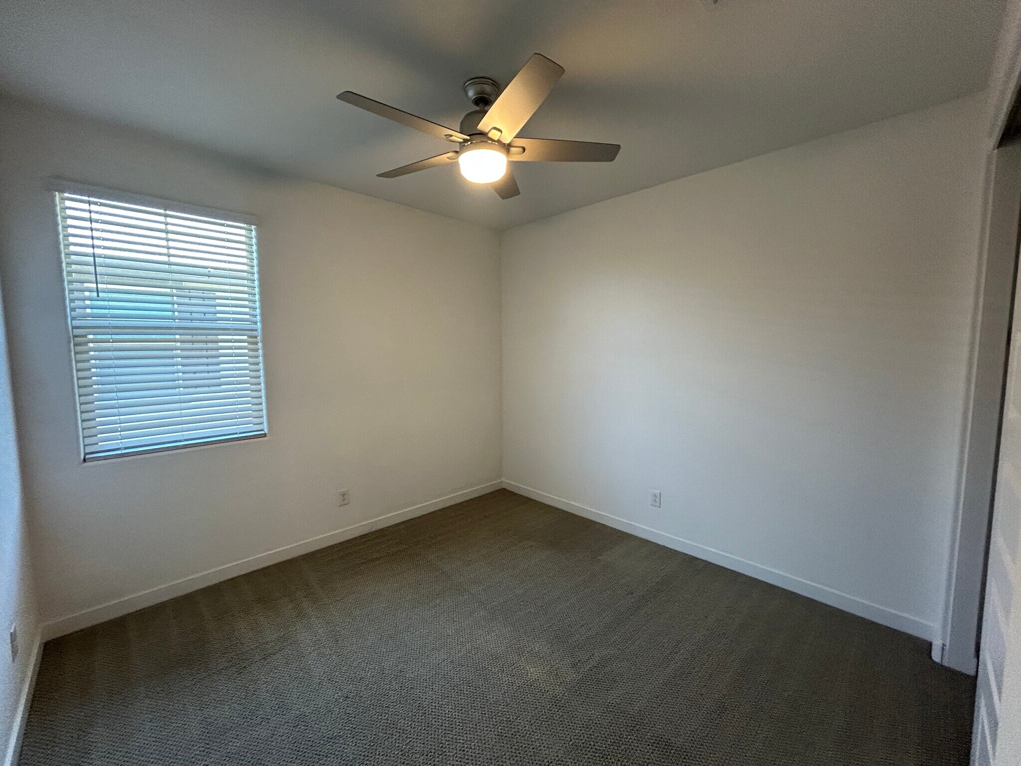 Building Photo - 1146 E Weatherby Way