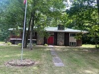 Building Photo - Secluded 4 bedrooms 3 baths with 2 car garage and fenced in yard in the town of Rutland for rent!