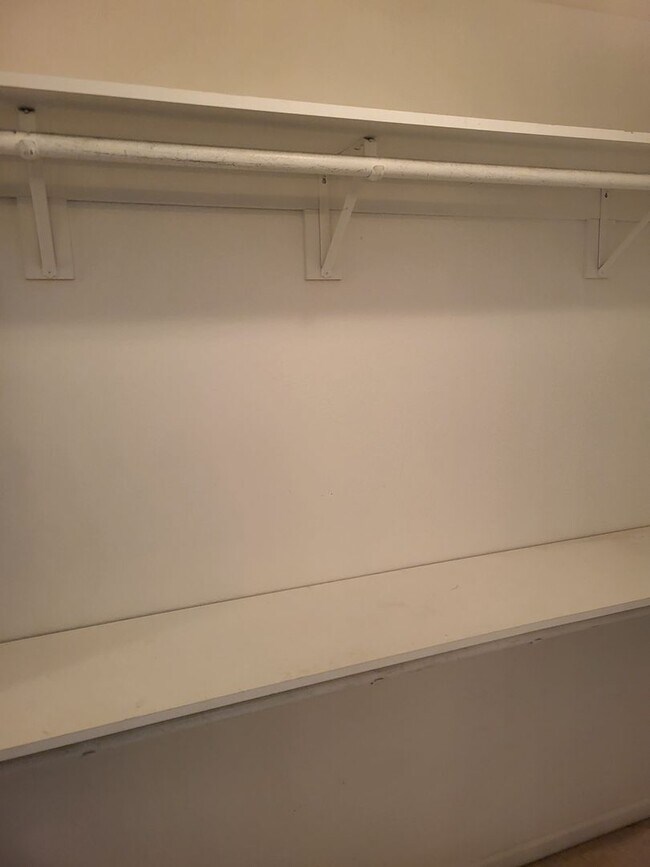 Building Photo - 5049 Pine Lake Ct