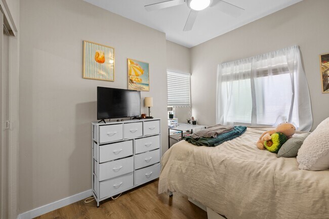 Building Photo - 5124 Leo St