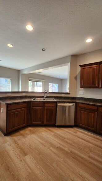 Building Photo - 41393 W Capistrano Dr