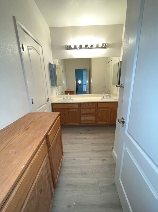 Building Photo - Exceptional 4BR/3BA/3 Car Tandem Garage in Elk Grove | 3140 SF | Tenant Pays $195 monthly for WS&G